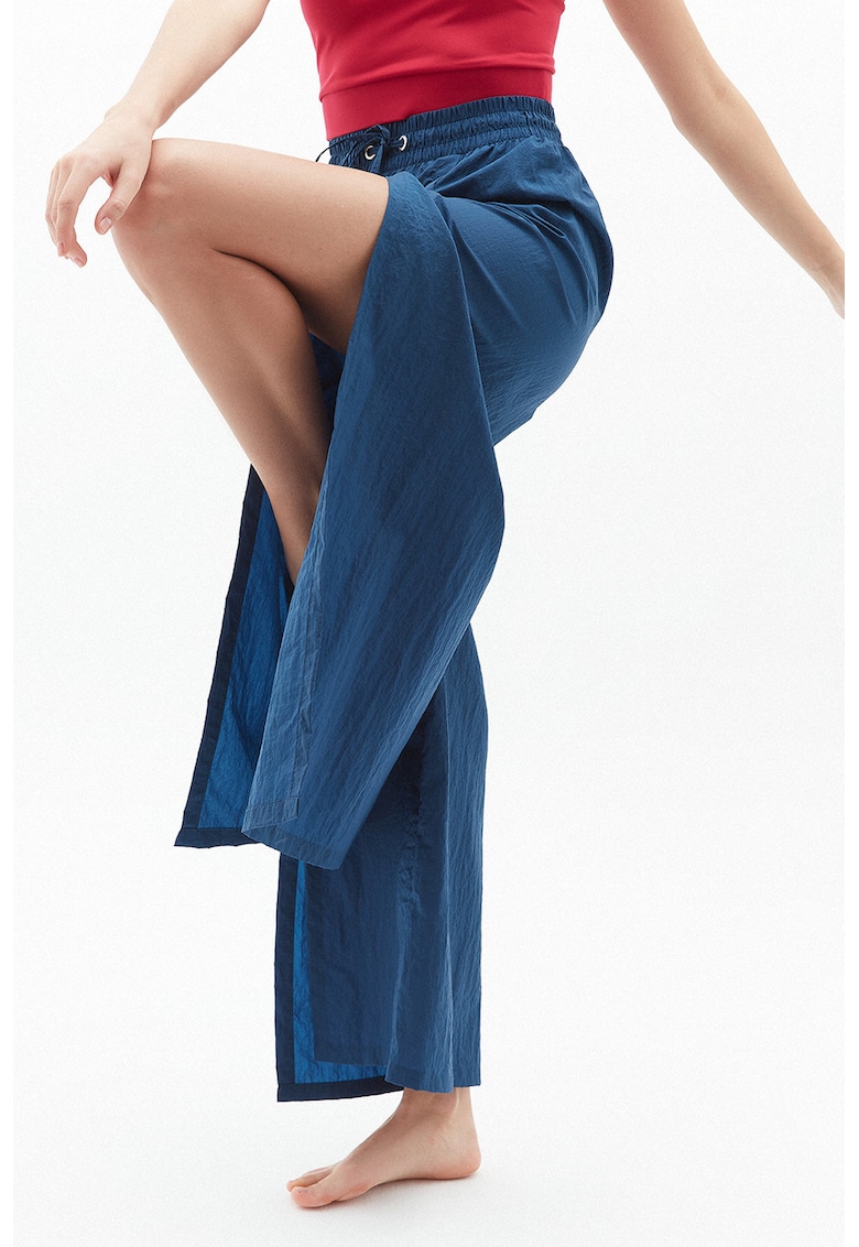 Pantaloni drepti cu slituri frontale