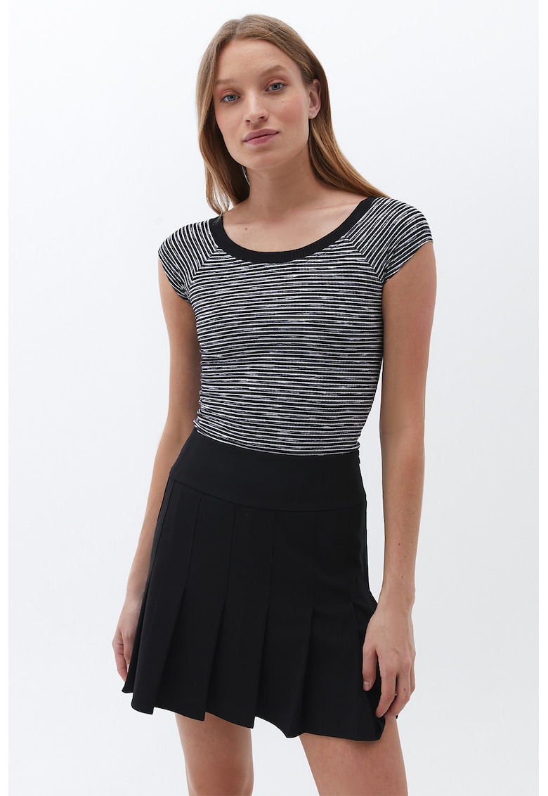 Tricou slim-fit cu model in dungi