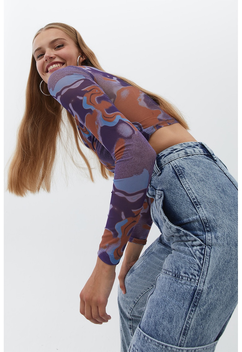 Bluza crop cu imprimeu abstract