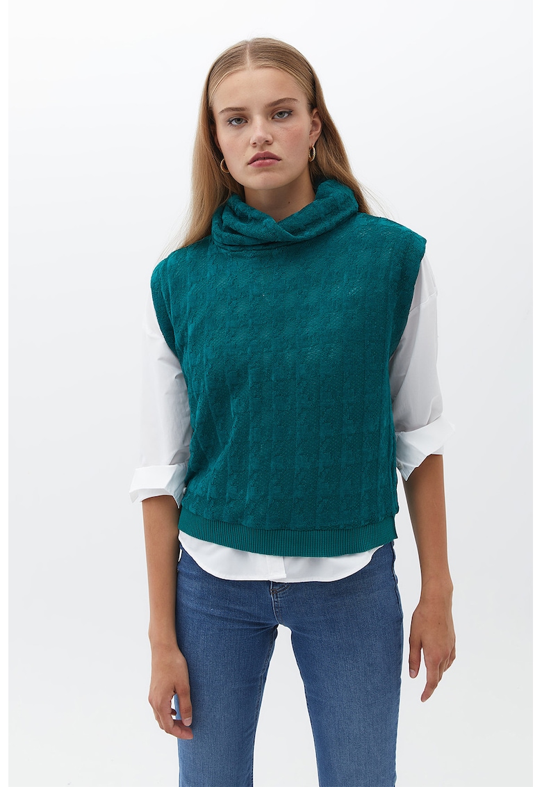 Vesta din tricot cu model uni