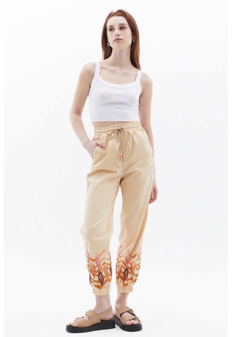 Pantaloni conici cu snur