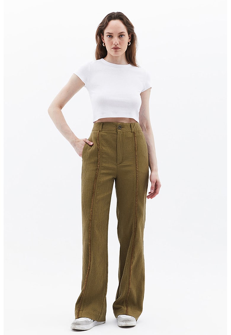 Pantaloni cu cusaturi accentuate