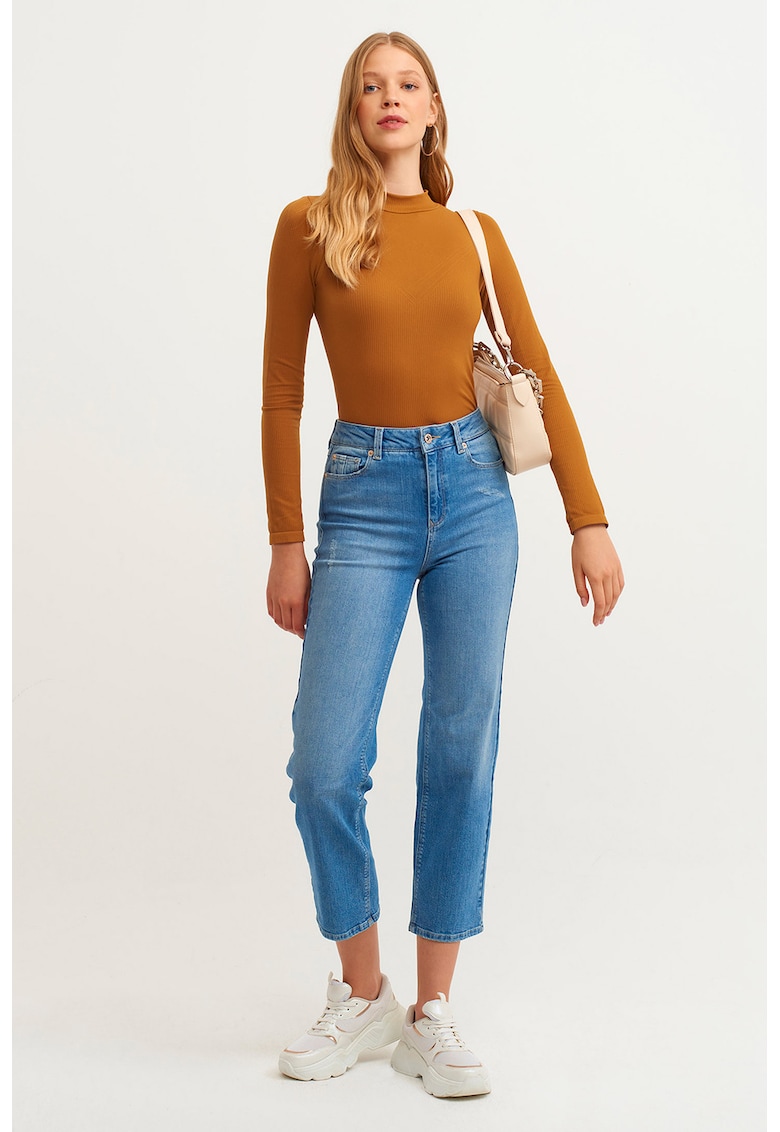 Blugi drepti crop cu aspect deteriorat