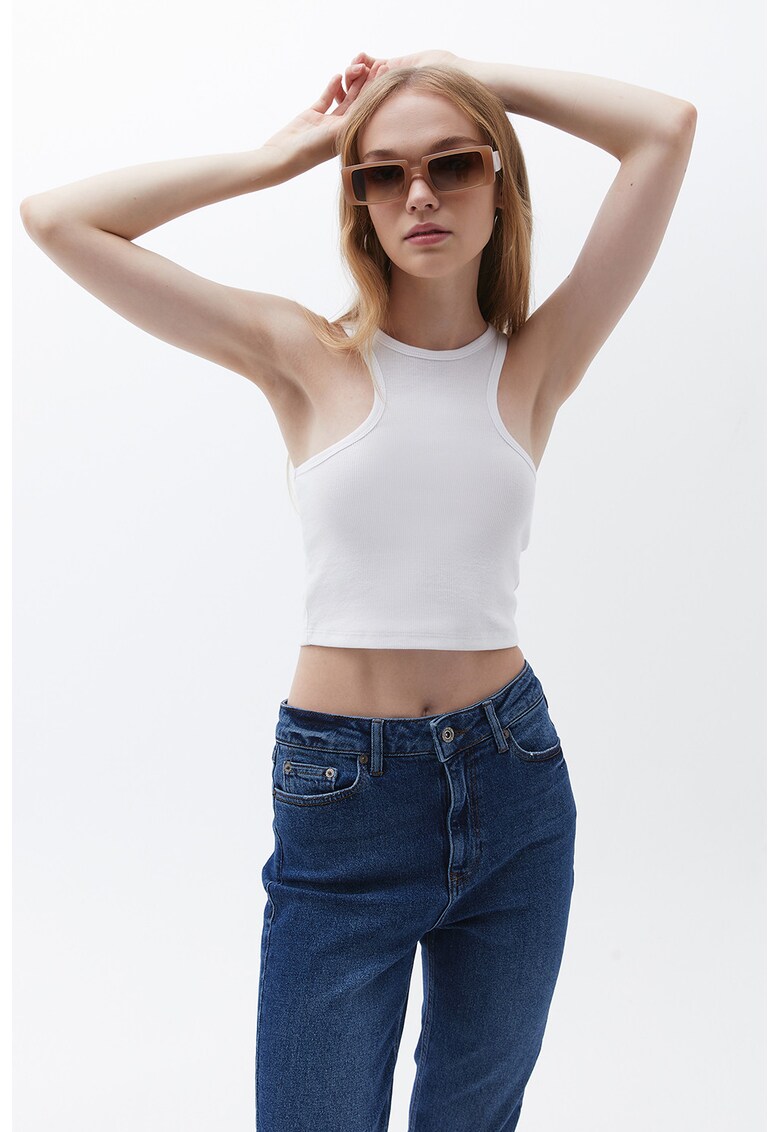 Top crop cu model uni - Alb