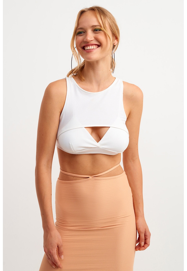 Top crop cu detaliu decupat