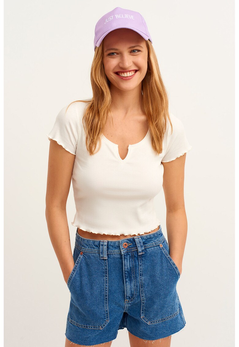 Tricou crop cu model uni Pevnewyak - Alb