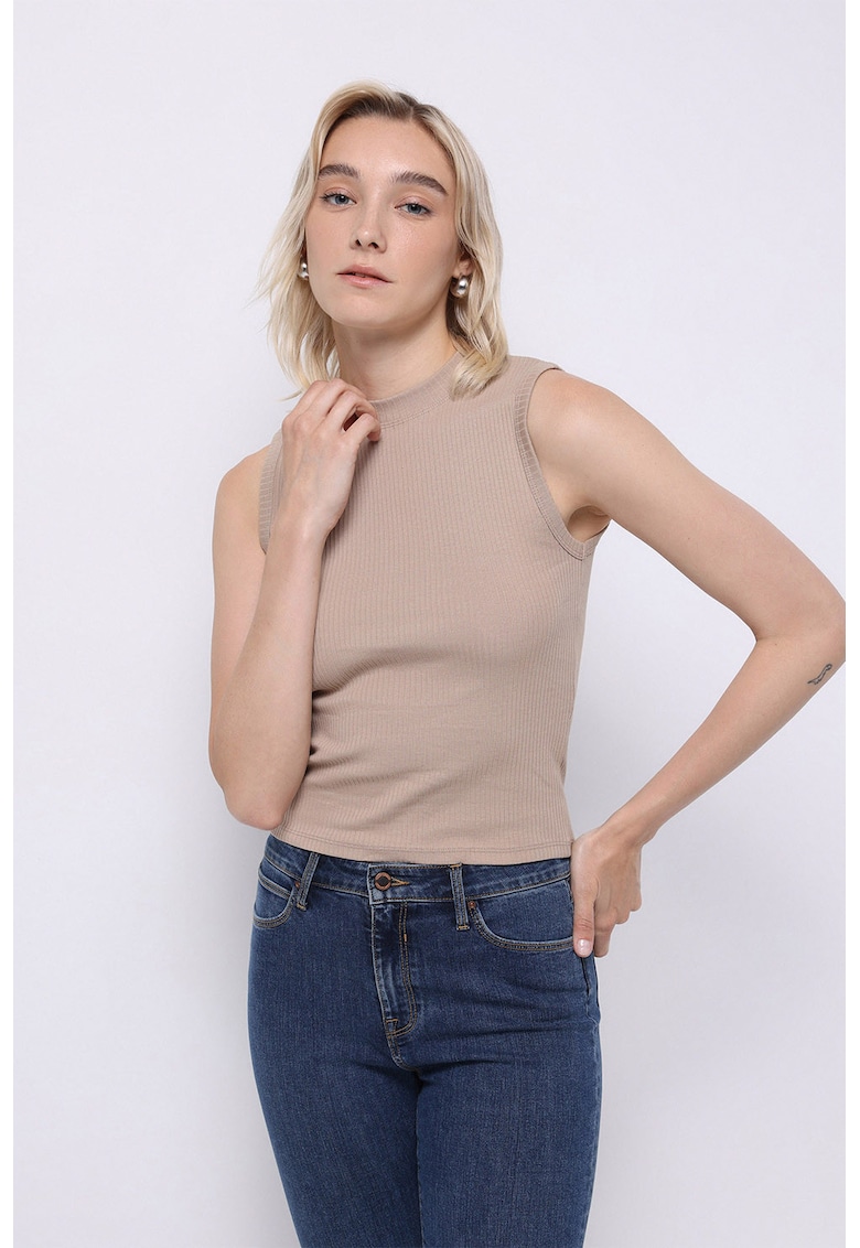 Top tricotat cu decolteu la baza gatului