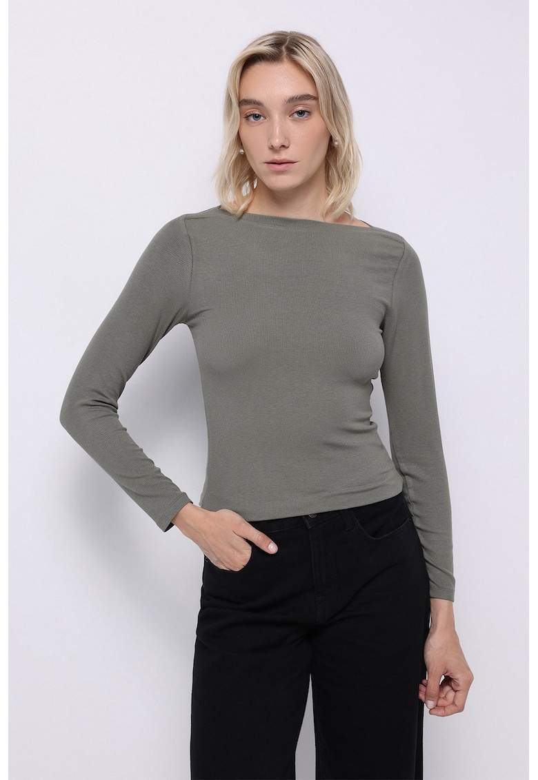 Bluza slim fit cu decolteu barcuta