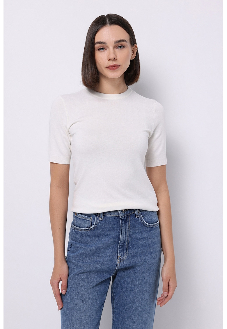 Bluza cu decolteu la baza gatului si maneci scurte