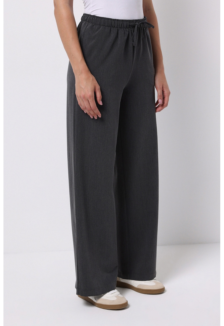 Pantaloni ampli cu snur