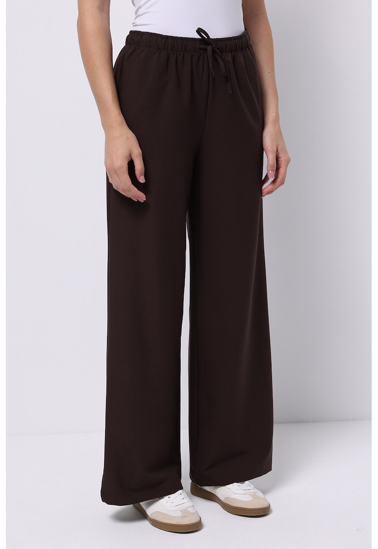 Pantaloni ampli cu snur