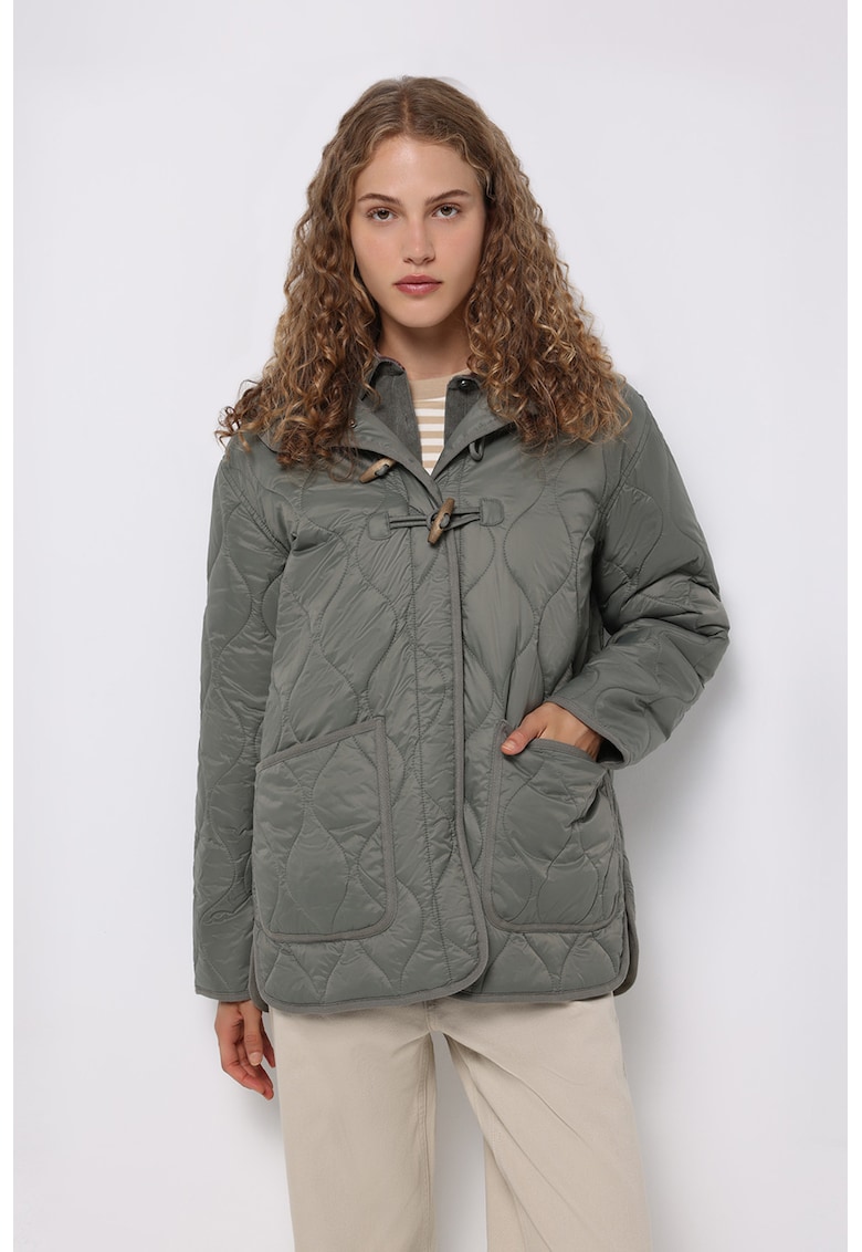 Jacheta matlasata cu nasturi brandenburg