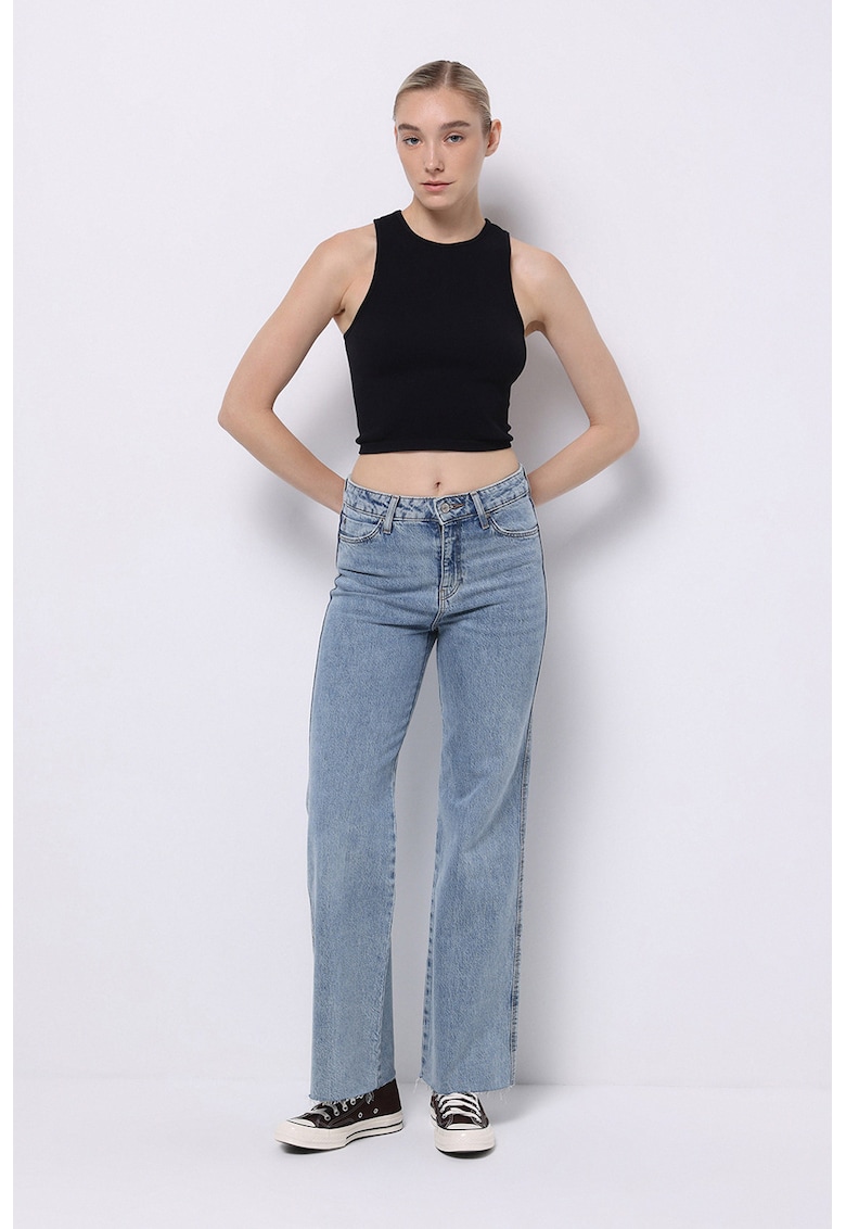 Blugi evazati cu talie medie
