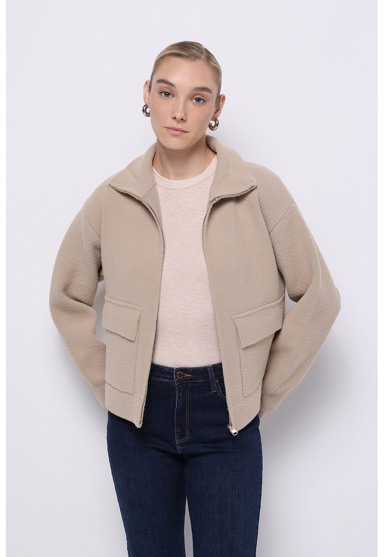 Jacheta cu guler inalt si buzunare