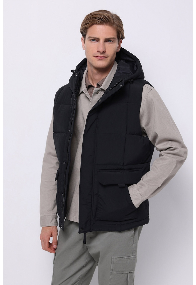 Vesta cu guler inalt