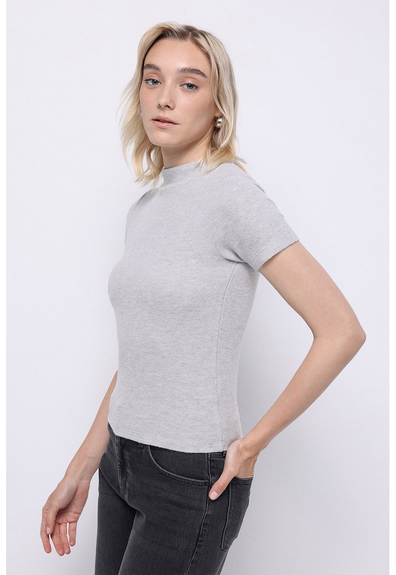 Tricou slim fit cu guler