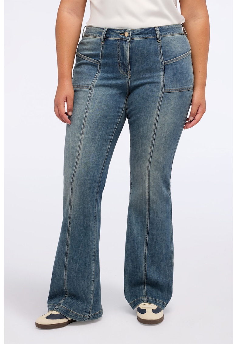 Blugi evazati decolorati