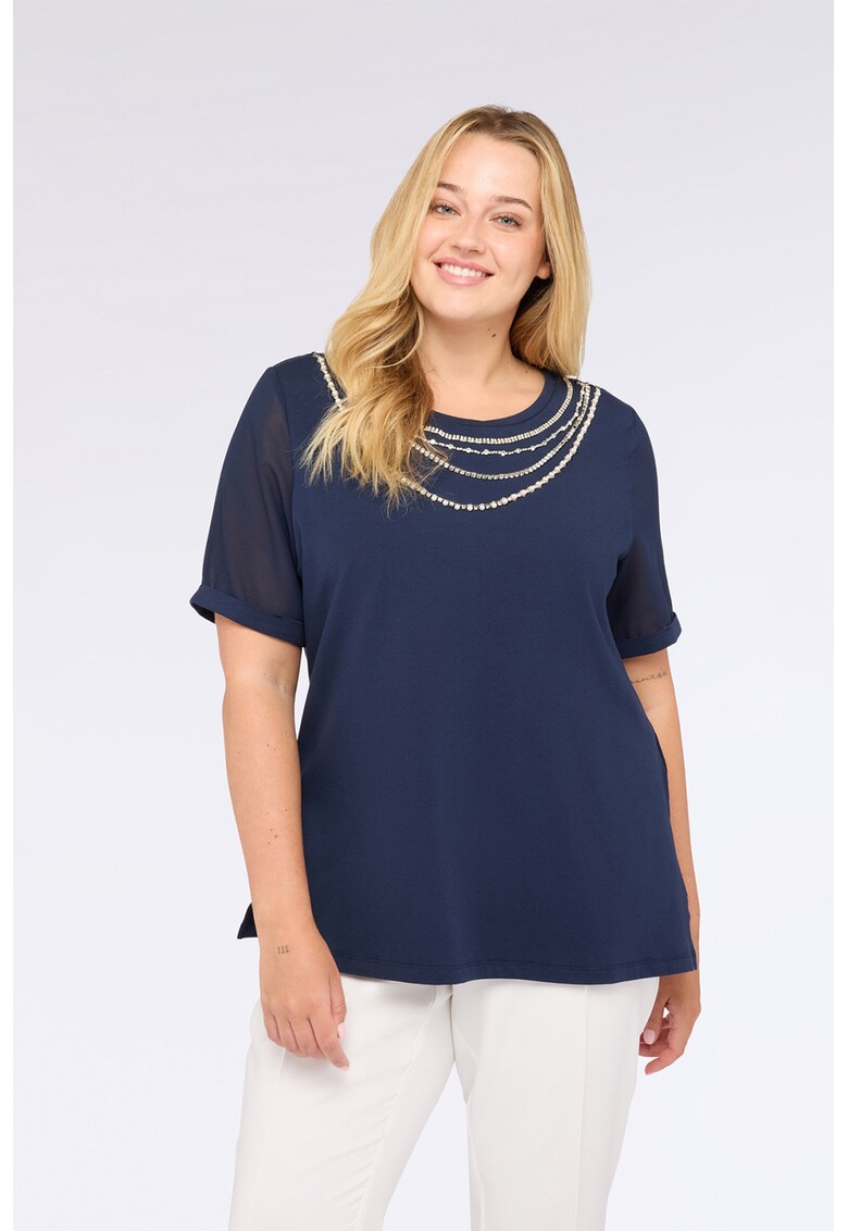 Bluza cu decolteu rotund si aplicatii