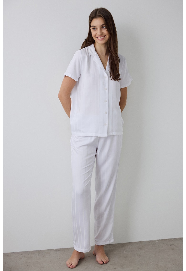 Pijama cu maneci scurte si revere decupate