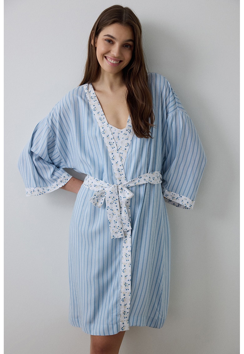 Halat scurt cu dungi si detalii florale