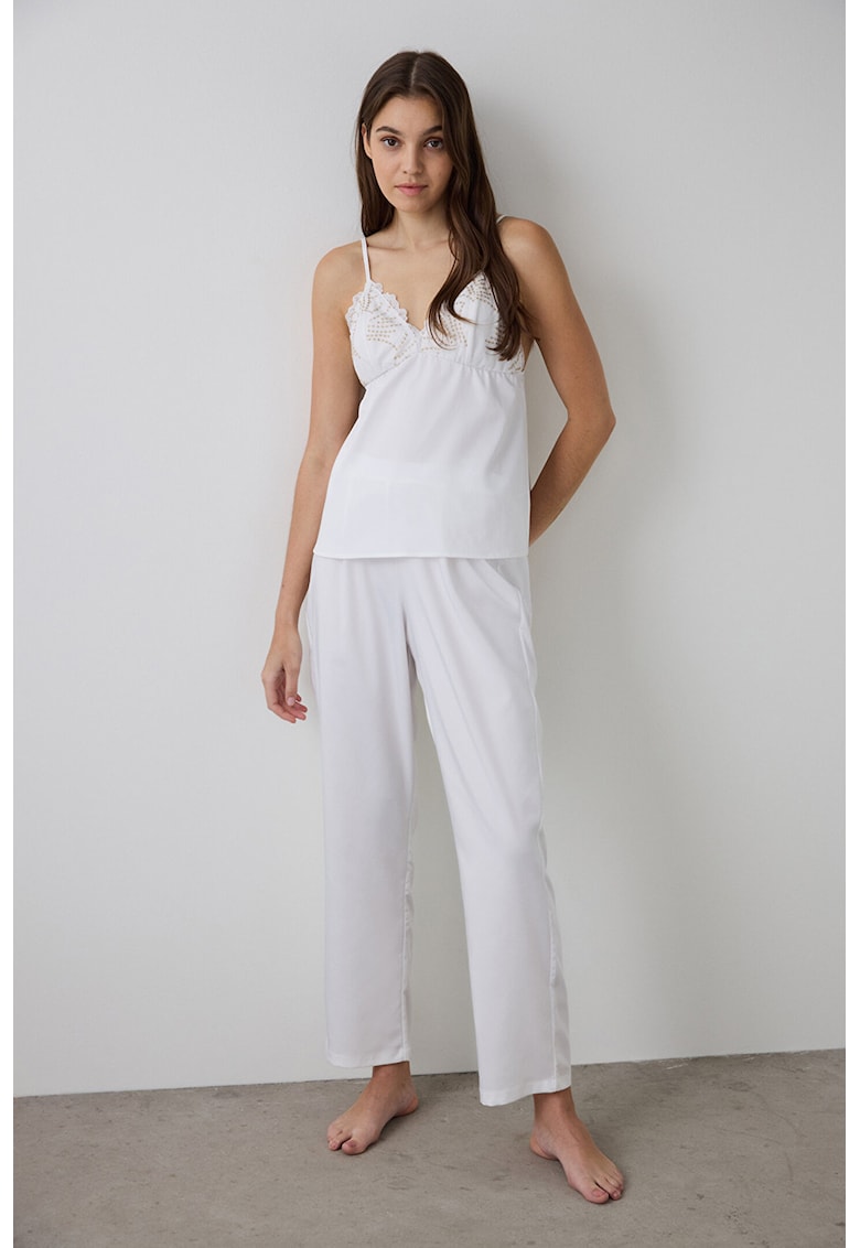 Pijama lejera cu detalii brodate