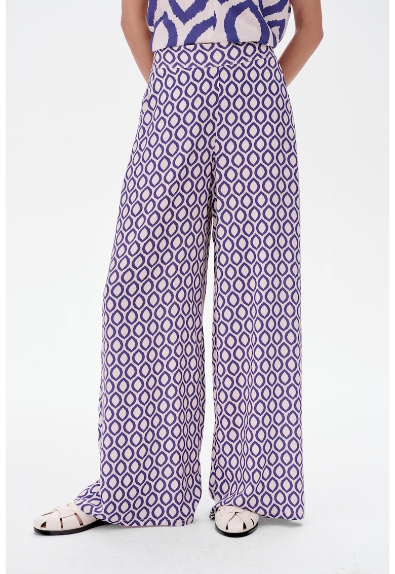 Pantaloni cu croiala ampla si model grafic