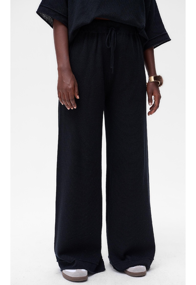 Pantaloni evazati Klai cu aspect texturat