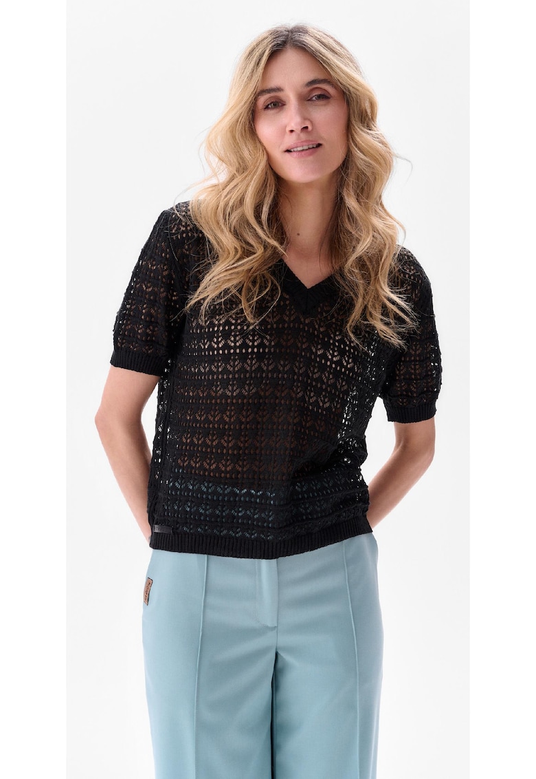 Bluza lejera crosetata cu decolteu in V