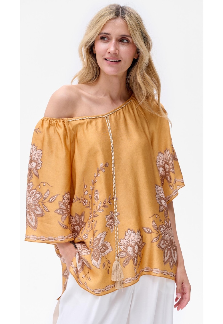 Bluza cu decolteu pe un umar