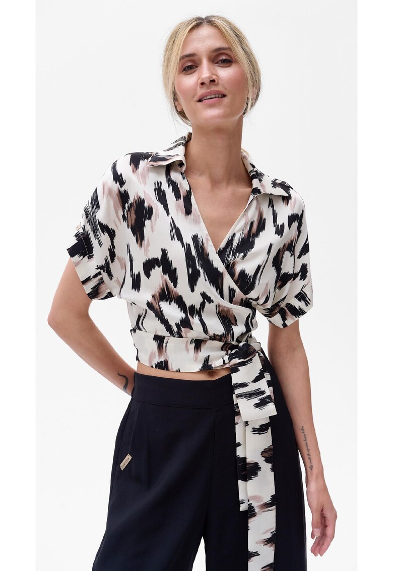 Bluza crop cu imprimeu