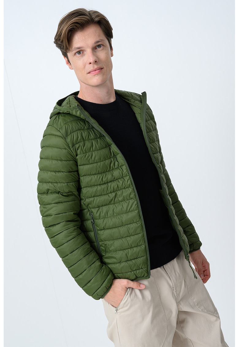 Geaca matlasata cu gluga