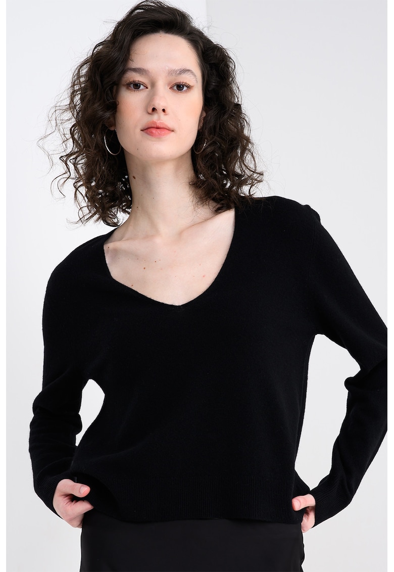 Pulover din lana virgina cu decolteu in V