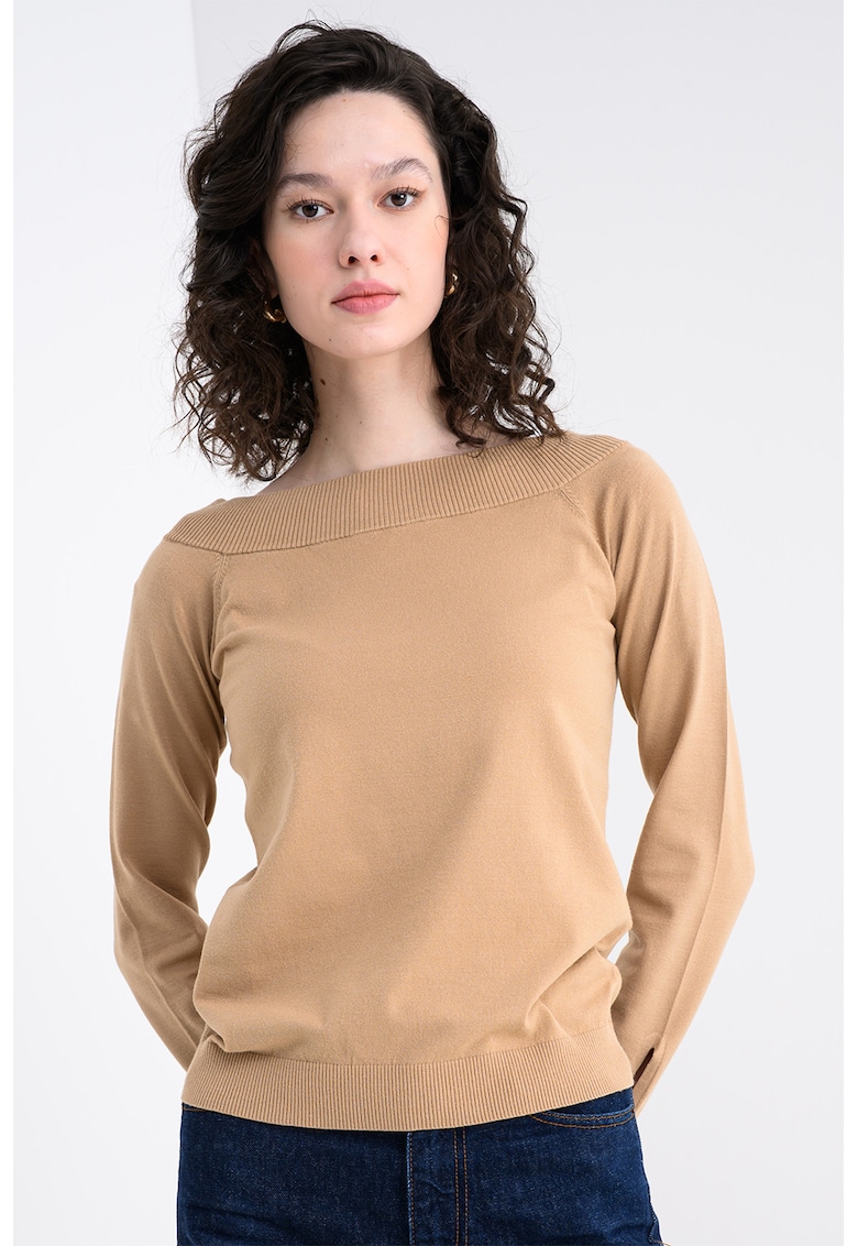 Pulover cu decolteu barcuta