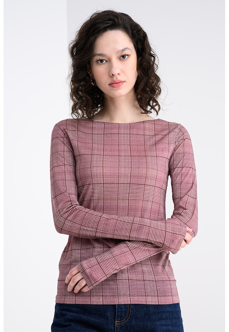 Bluza cu model in carouri si decolteu barcuta