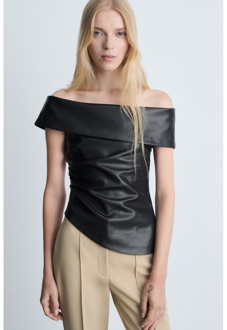 Top din piele ecologica cu decolteu pe umeri si terminatie asimetrica