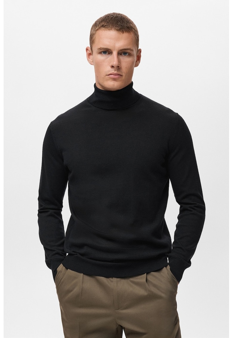 Pulover tricotat fin din lana cu guler inalt