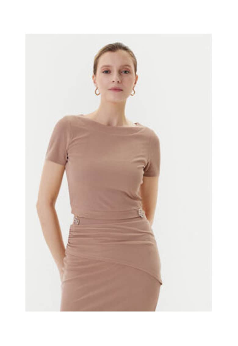 Guess Tricou crop cu decolteu barcuta - Bej