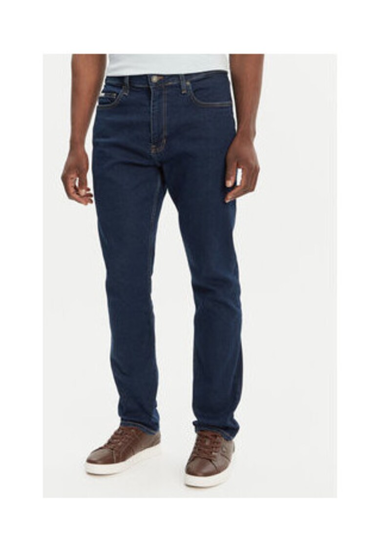 Blugi drepti cu buzunare