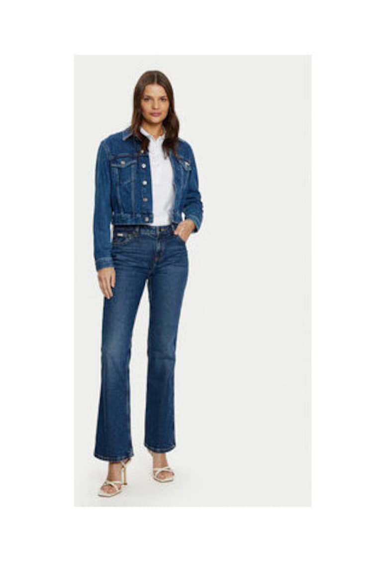 Blugi evazati cu talie medie