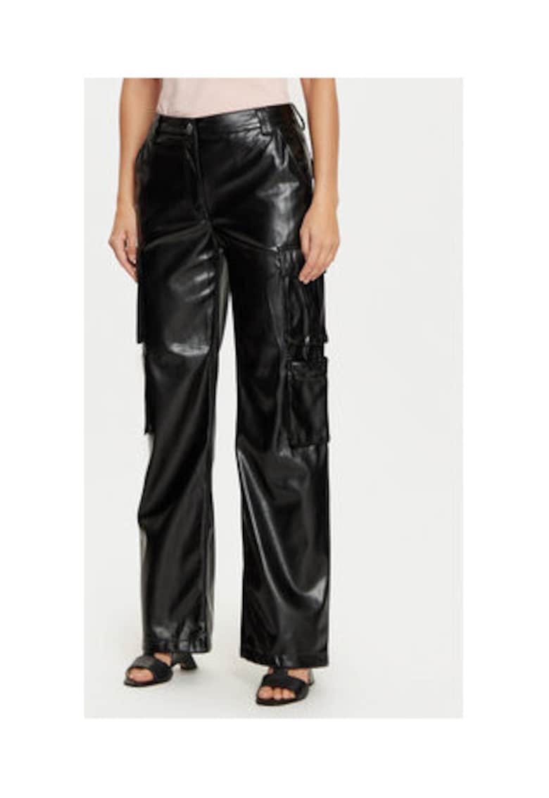 Pantaloni de piele ecologica