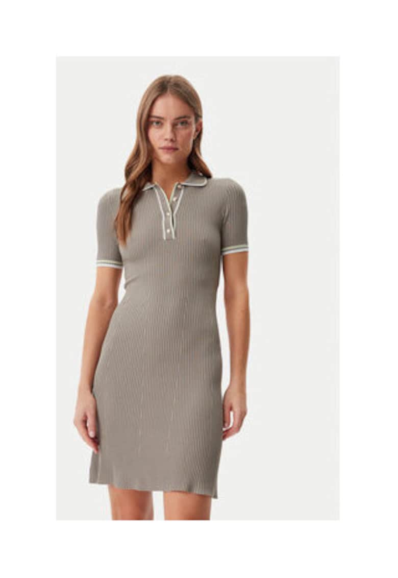 Rochie tricotata cu croiala cambrata
