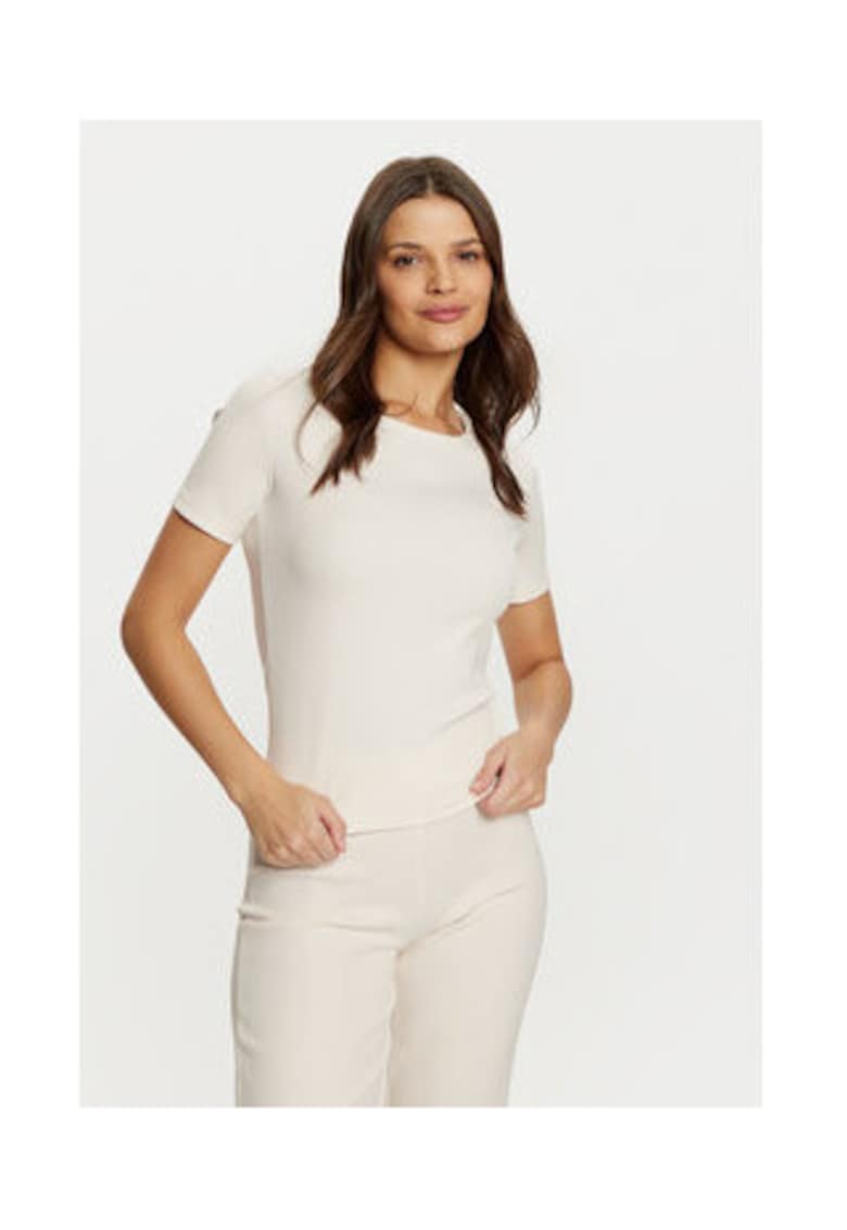 Tricou cu model uni si decolteu la baza gatului
