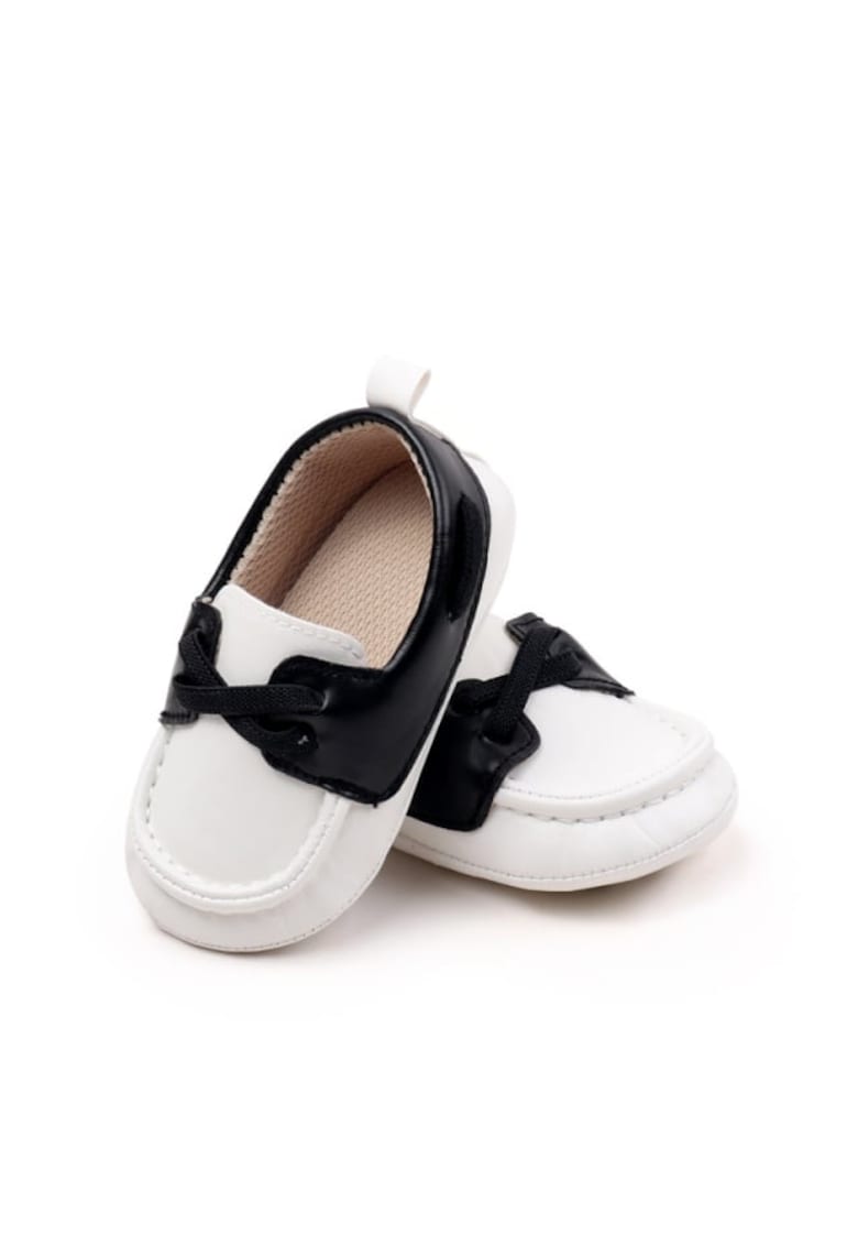 Pantofi tip mocasini Model AL 18870 - Pentru bebelusi - Piele ecologica - Baieti - Alb cu negru