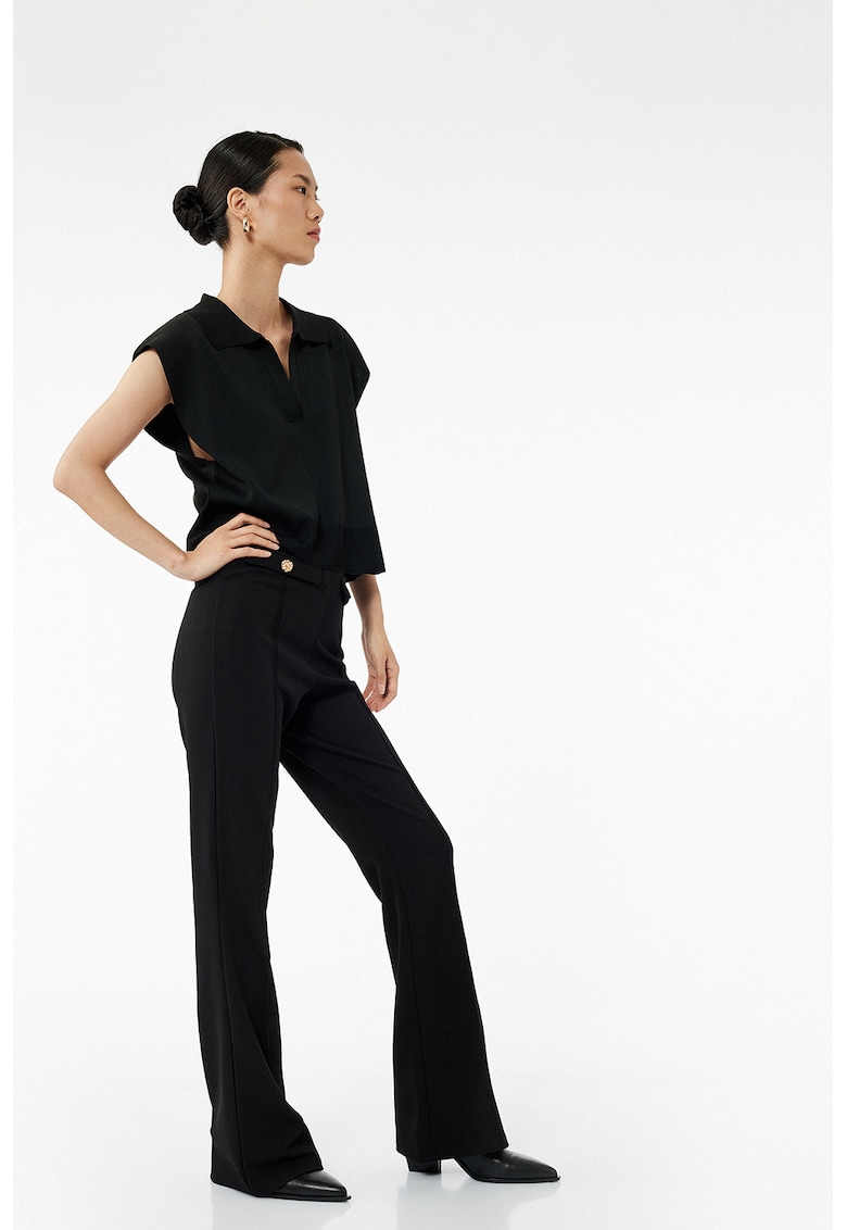 Pantaloni slim fit cu croiala evazata