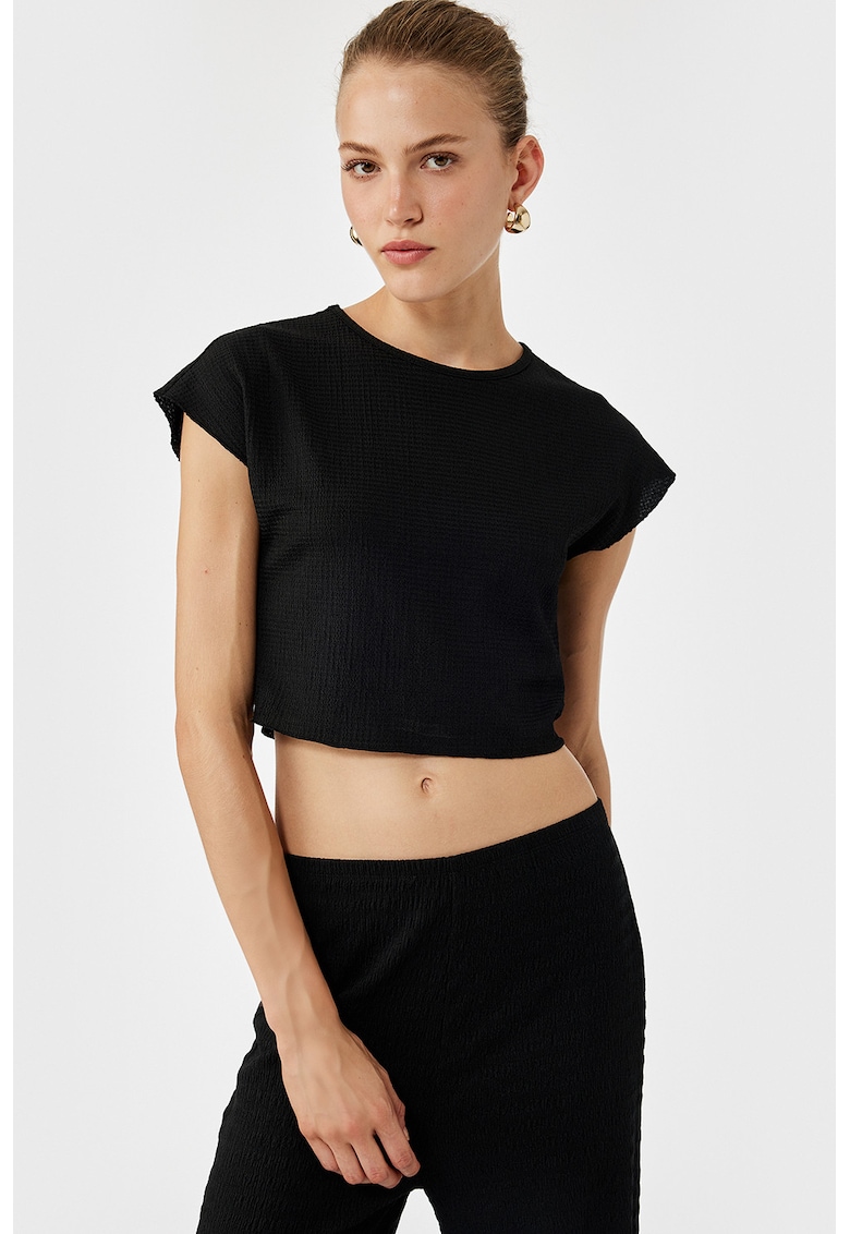 Tricou crop cu decolteu la baza gatului - Negru