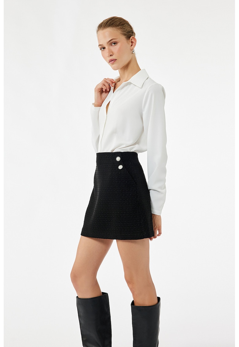 Fusta din tuid cu nasturi-bijuterie