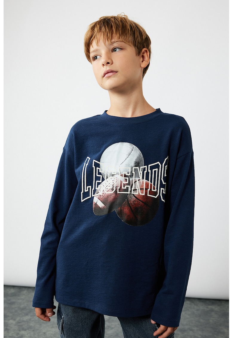 Bluza cu imprimeu si decolteu la baza gatului