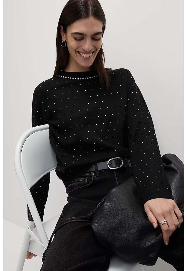 Pulover cu decolteu la baza gatului si strasuri