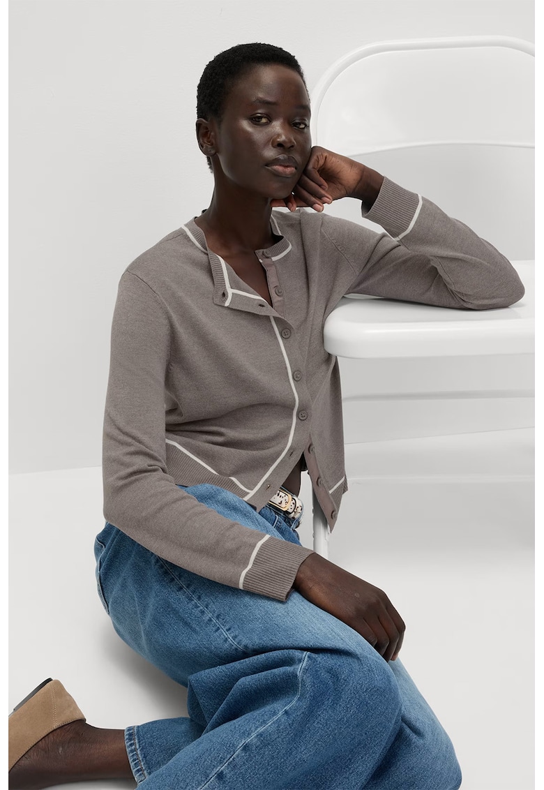 Cardigan tricotat fin cu nasturi