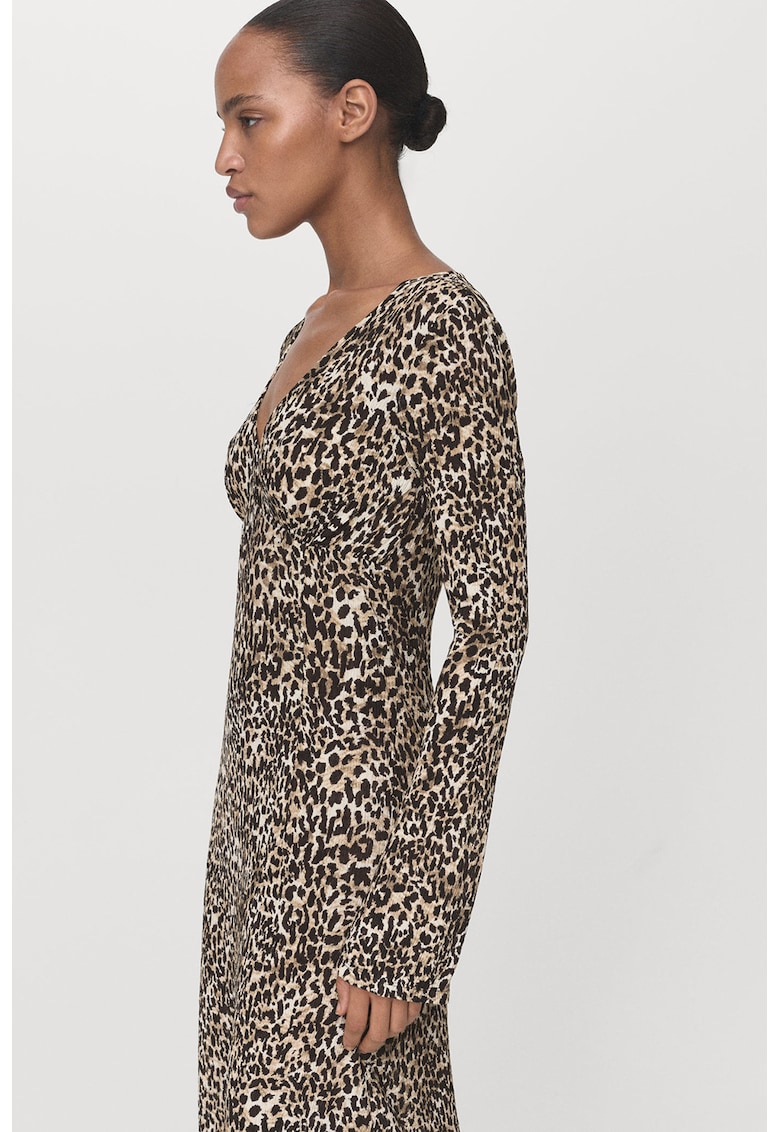 Rochie cu decolteu in V si model